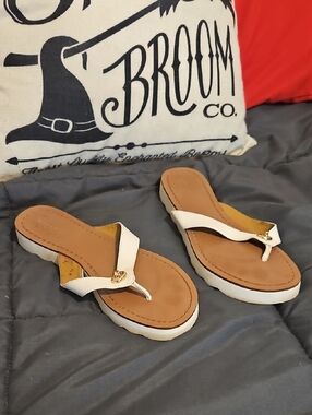 Coach Women’s White Leather Thong Sandals Size 8